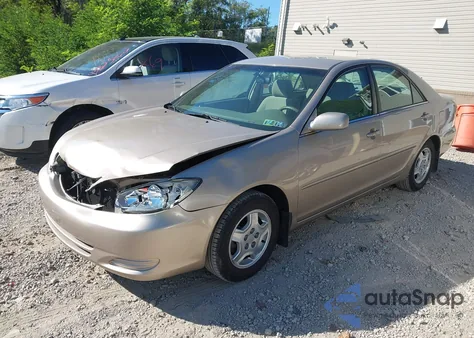 2002 Toyota Camry Le z USA, uszkodzony, nr VIN 4T1BE32K52U042634